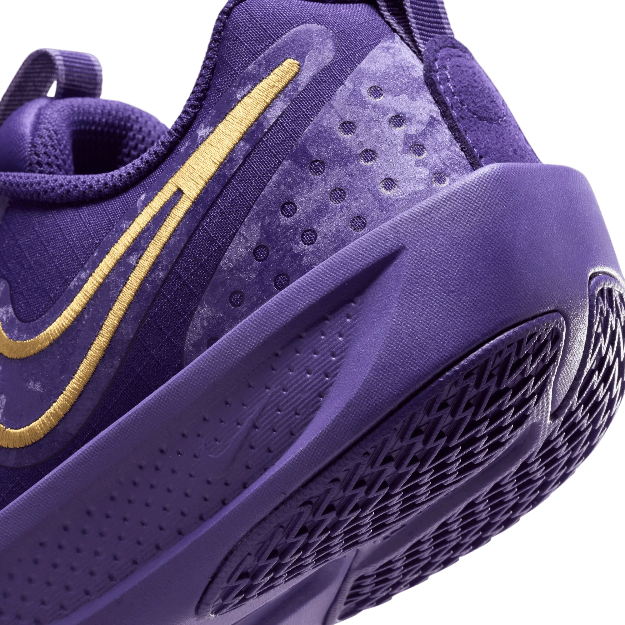 NIKE G.T. CUT 3 BIG KIDS' BASKETBALL SHOES