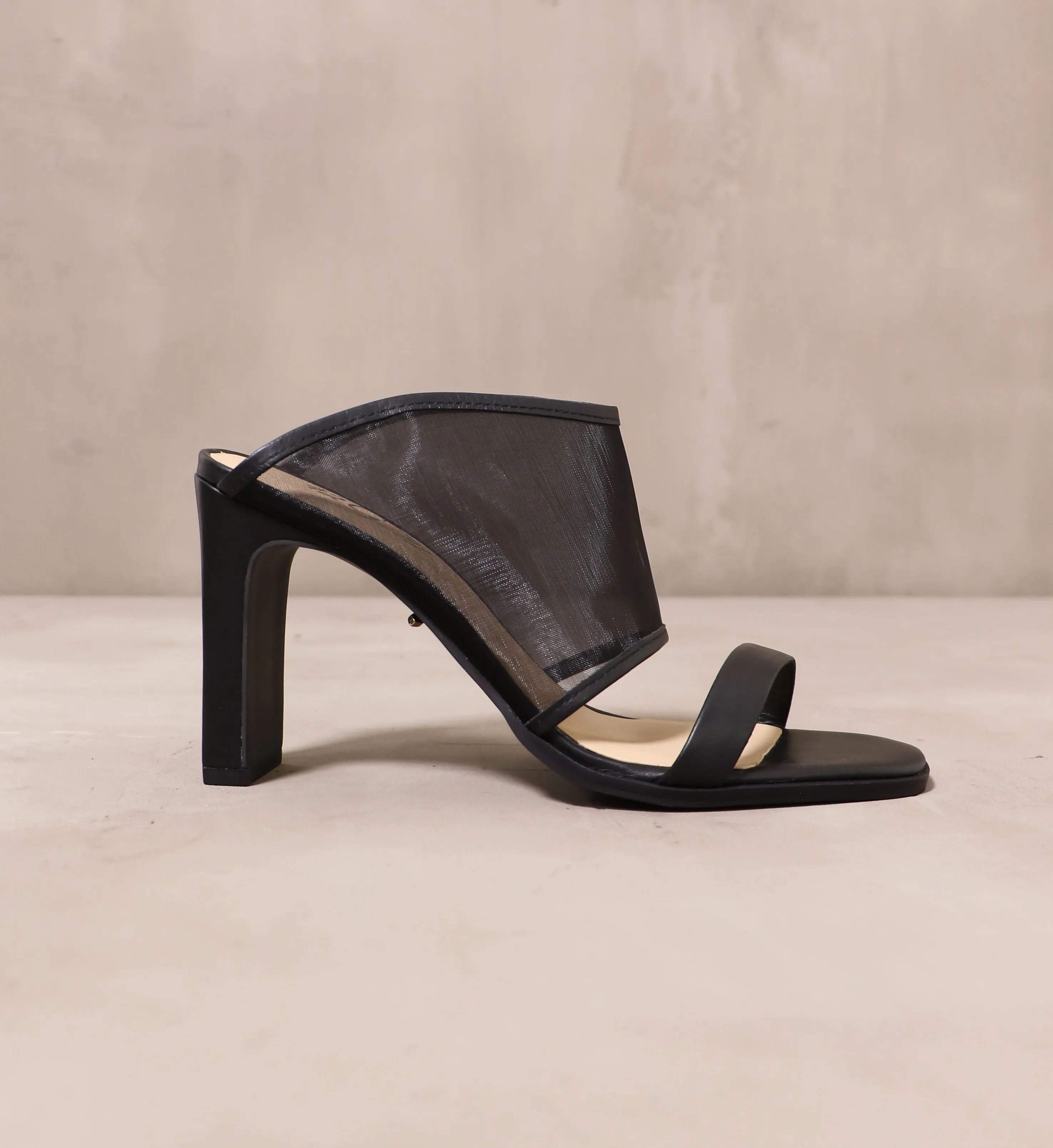 SEVEN SHEER ITCH HEEL