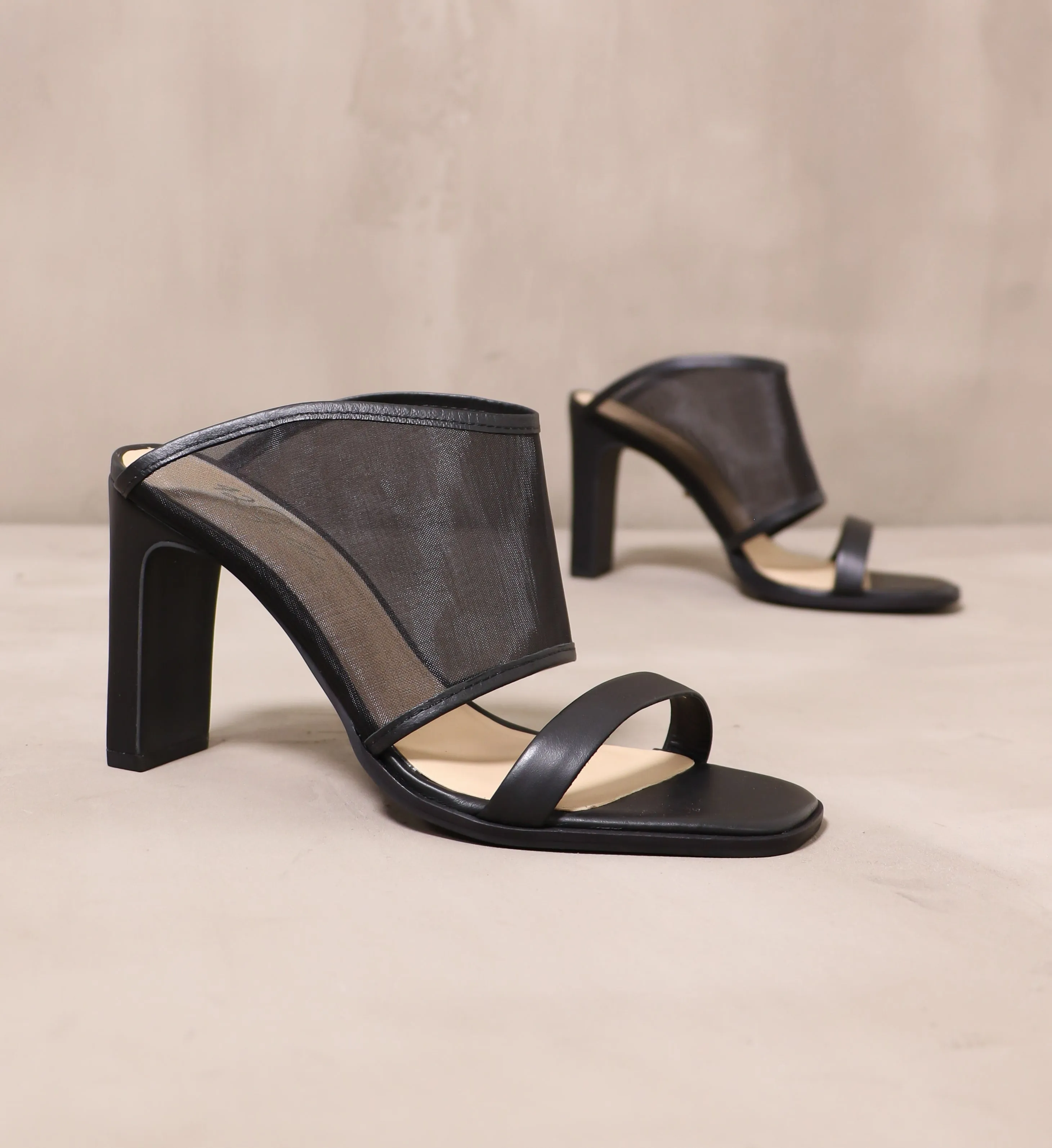SEVEN SHEER ITCH HEEL