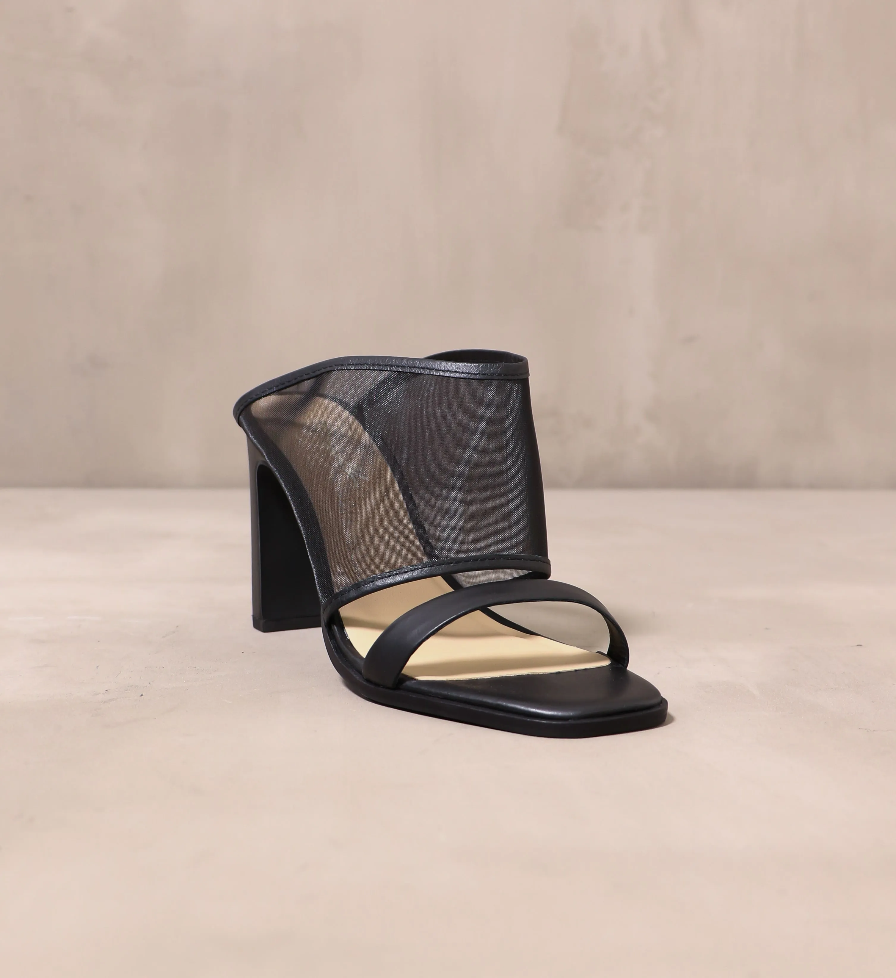 SEVEN SHEER ITCH HEEL