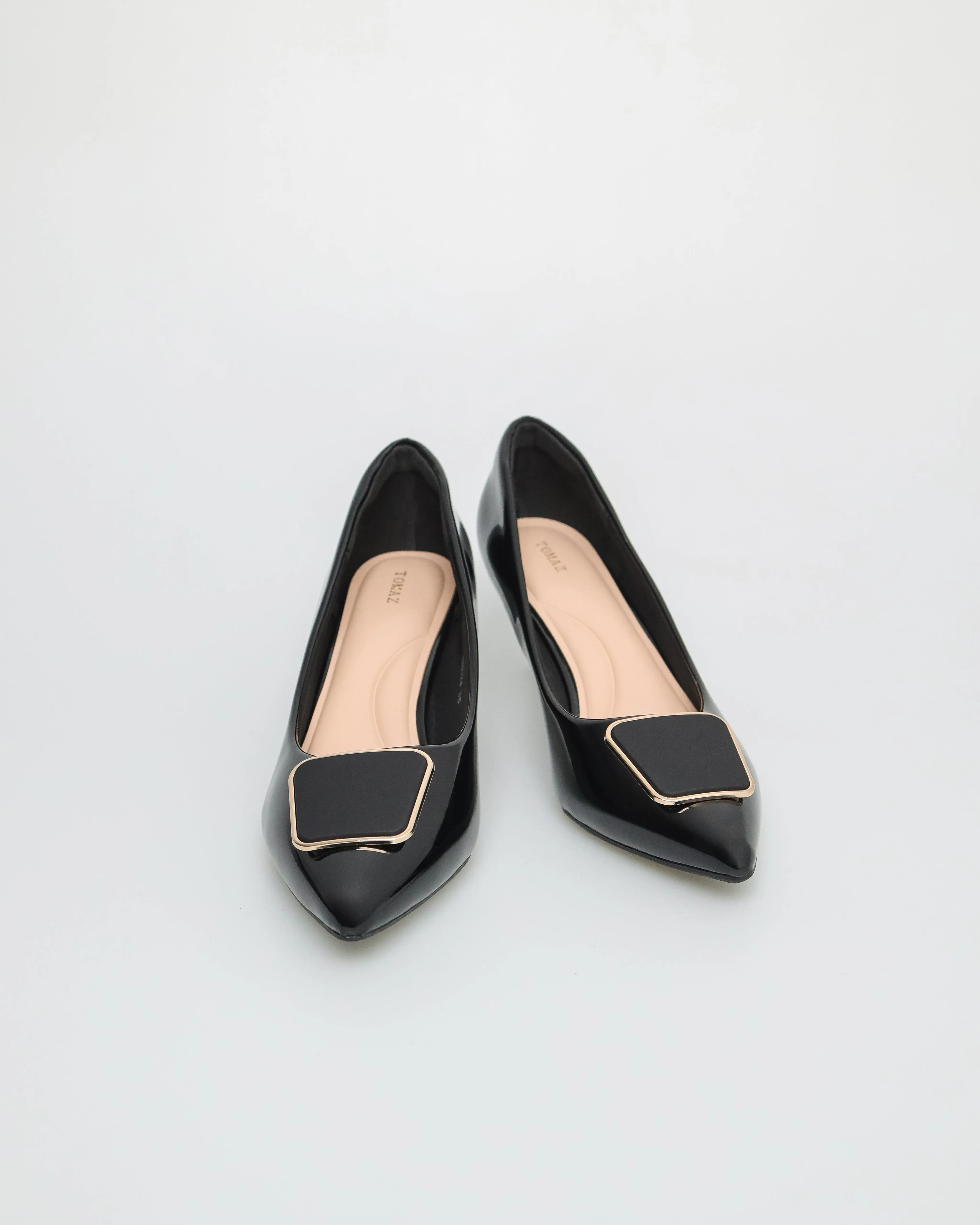 Tomaz NN324 Ladies Matte Emblem Kitten Heels