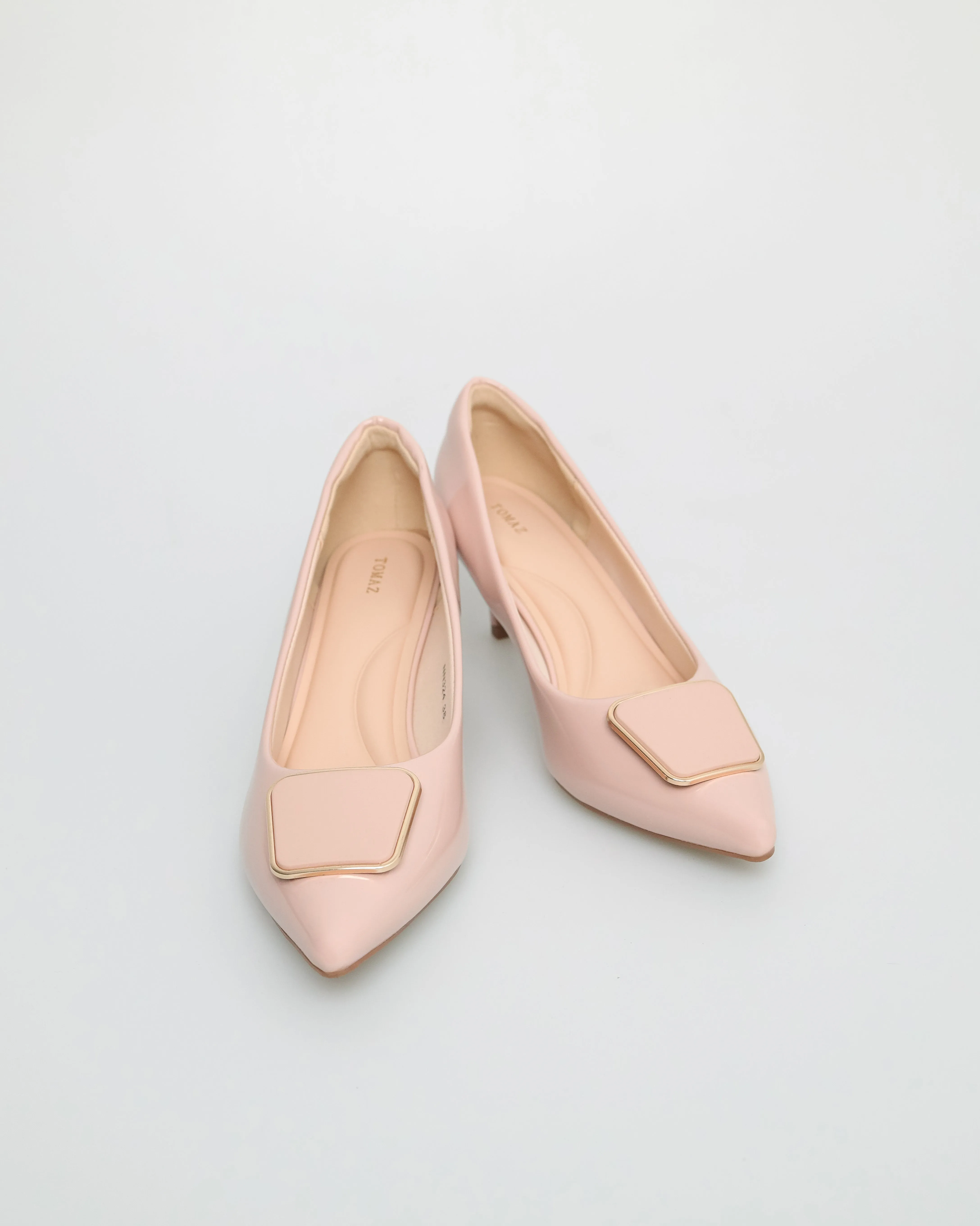 Tomaz NN324 Ladies Matte Emblem Kitten Heels