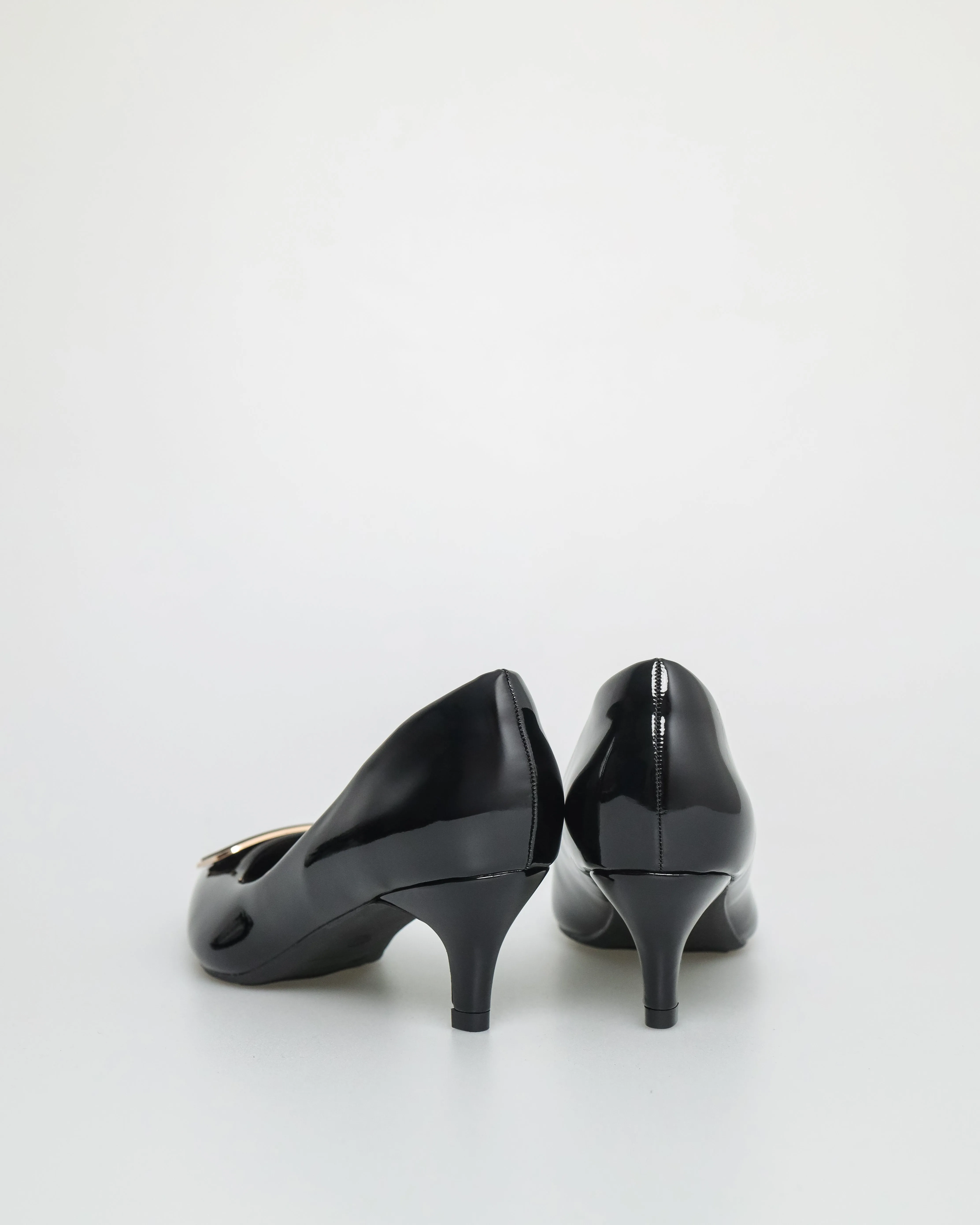 Tomaz NN324 Ladies Matte Emblem Kitten Heels