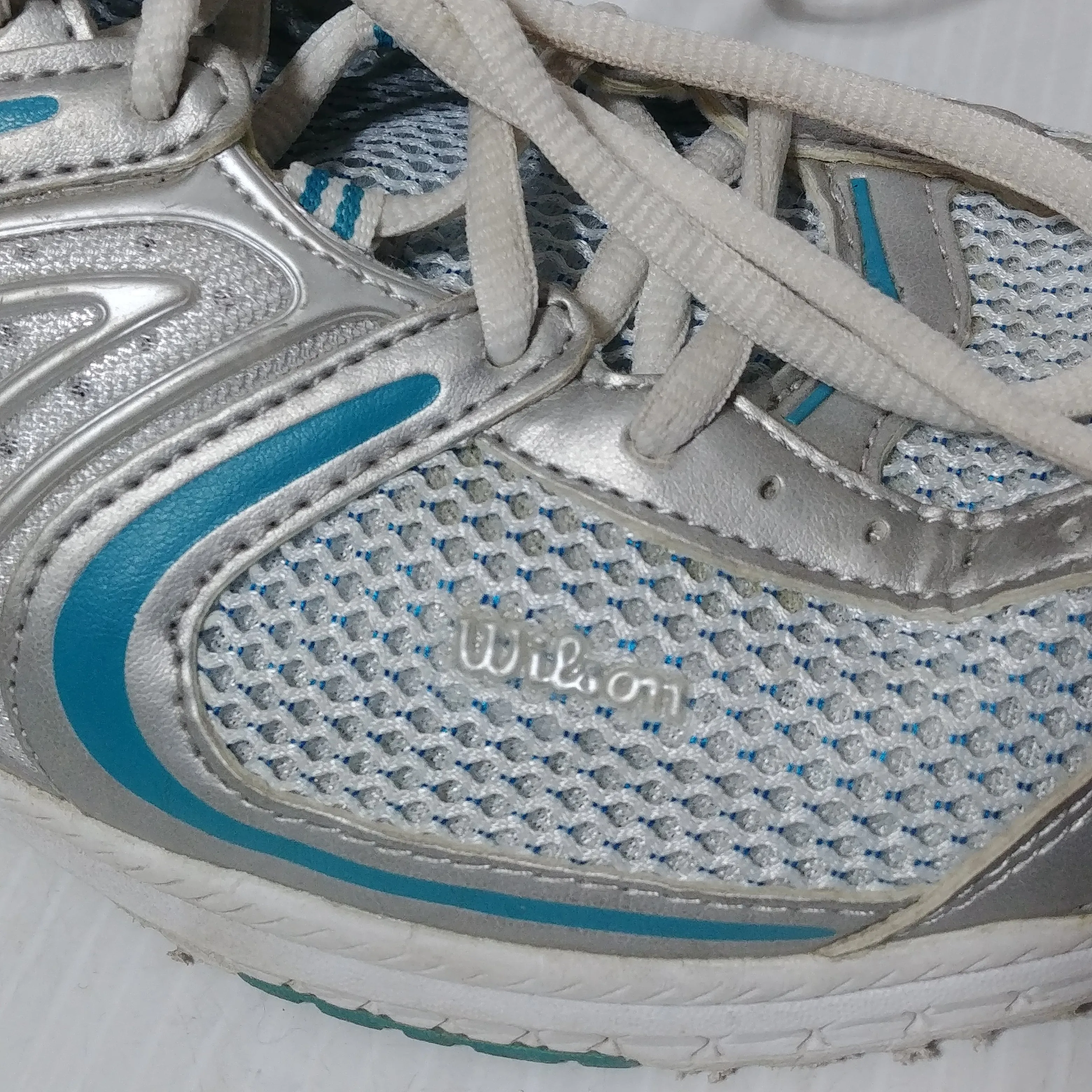 Wilson Womens Running Shoe - Size 10 - Pre-owned - CC4L7J