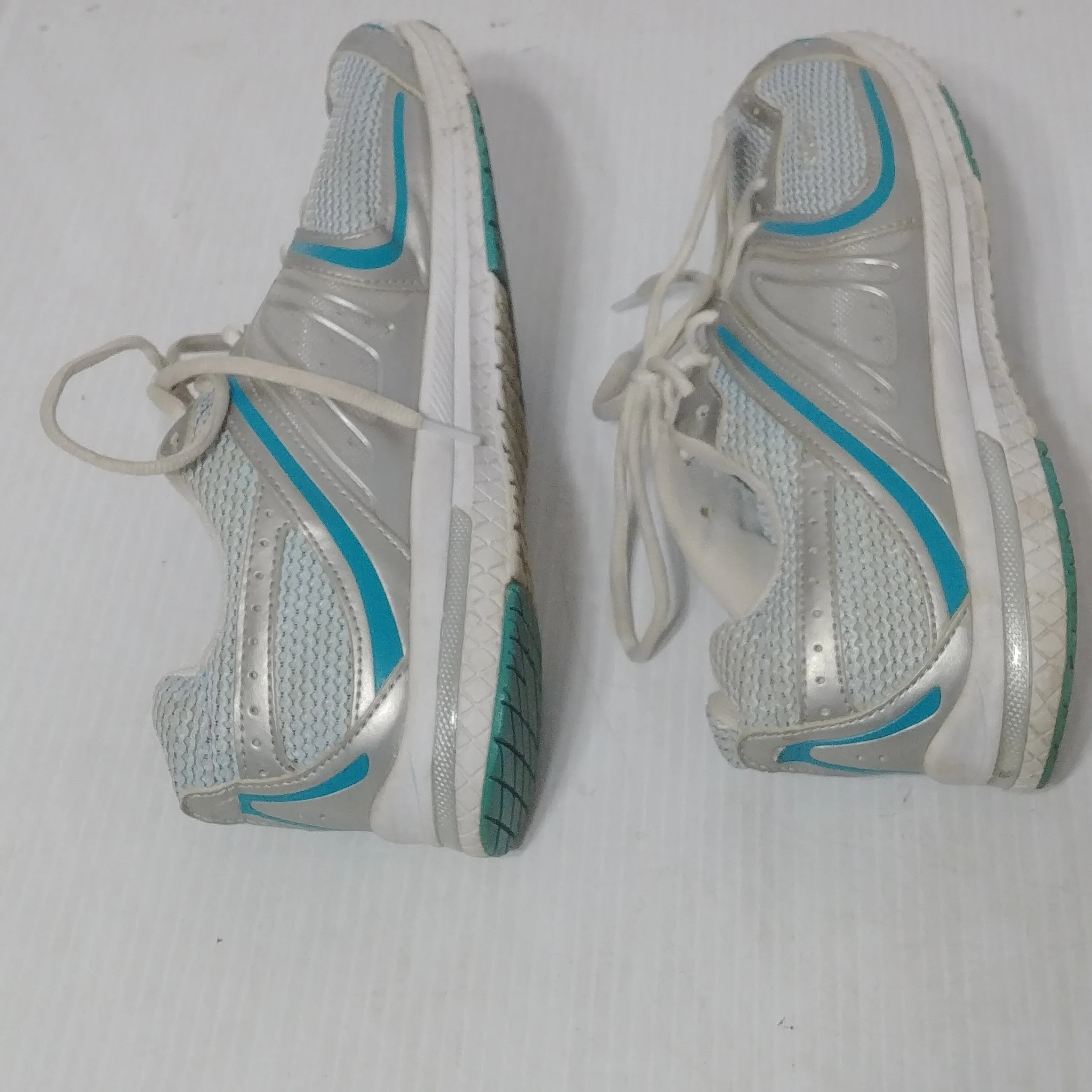 Wilson Womens Running Shoe - Size 10 - Pre-owned - CC4L7J